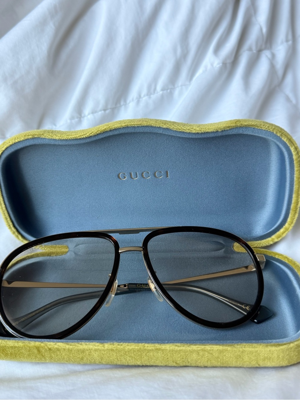 Gucci Unisex Black and Gold Aviator Sunglasses with Velvet Case - Picture 2 of 4